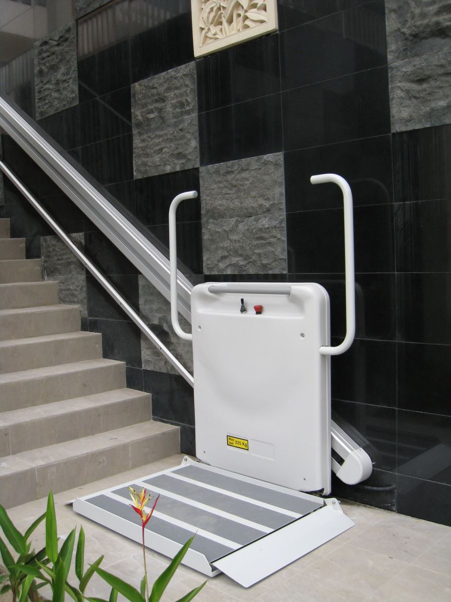 Les monte-escaliers et les plate-formes élévatrices Plate-forme élévatrice Stairiser BC - Escaliers DROITS Parapharm