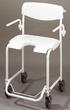 Chaise de douche à roulettes